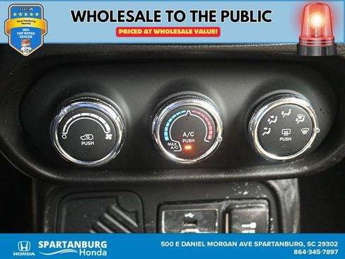 Used 2016 Jeep Renegade 75th Anniversary image 17