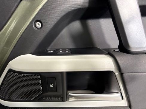 Used 2023 Land Rover Defender 110 X-Dynamic SE image 38