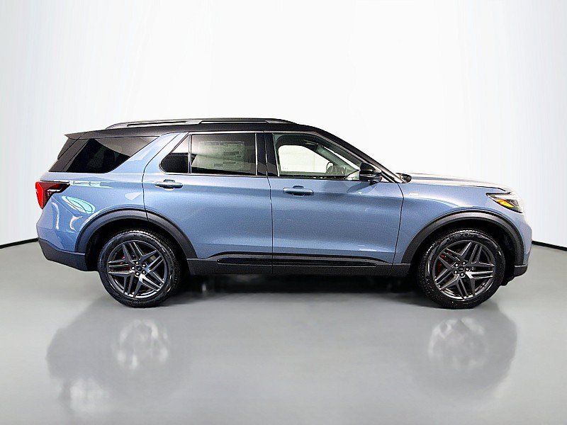 New 2025 Ford Explorer ST-Line w/ Premium Package AWD/4WD image 8