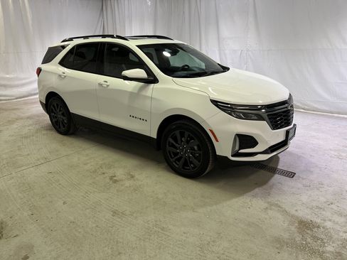 Used 2022 Chevrolet Equinox RS w/ RS Leather Package image 2