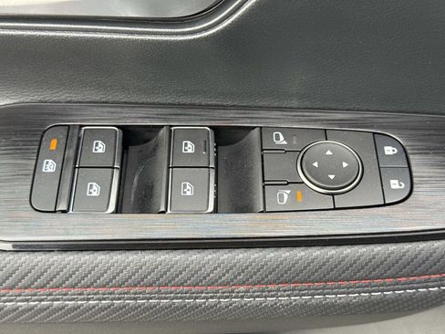 Certified 2025 Nissan Kicks SR image 21