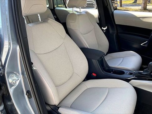 Used 2024 Toyota Corolla Cross L image 26