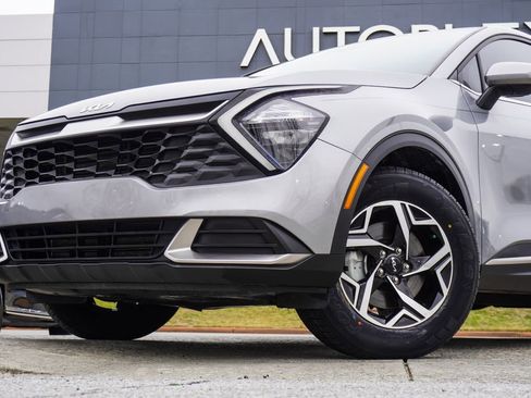 Used 2023 Kia Sportage LX image 2