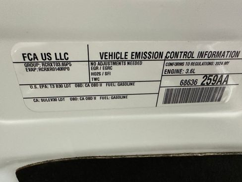 Used 2024 Chrysler Pacifica Touring-L FWD image 36