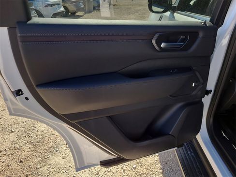 New 2026 Nissan Armada SL image 13