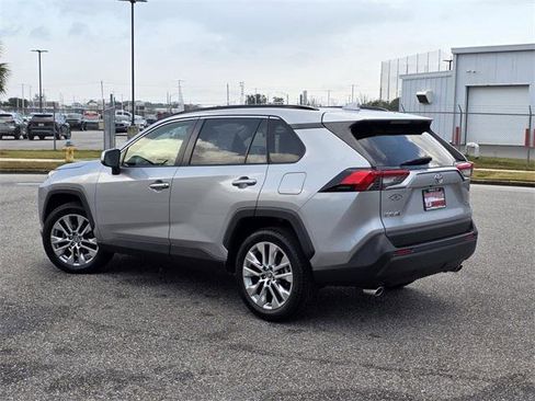 Certified 2020 Toyota RAV4 XLE Premium image 4