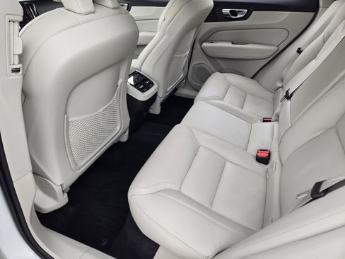 Used 2023 Volvo XC60 B5 Ultimate w/ Climate Package image 40