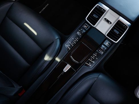 Used 2016 Porsche Panamera S image 45