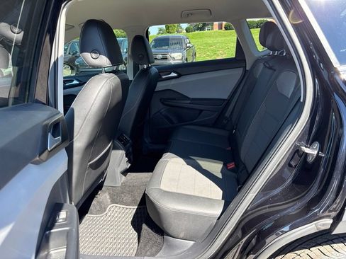 Certified 2023 Volkswagen Taos SE FWD image 26