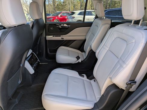 Certified 2025 Lincoln Aviator Reserve image 15