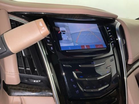 Used 2019 Cadillac Escalade Platinum AWD/4WD image 25
