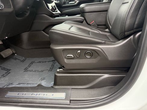 Used 2025 GMC Yukon Denali image 21