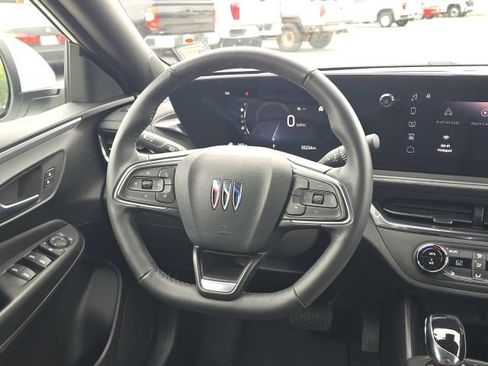Used 2024 Buick Envista Preferred w/ Convenience I Package FWD image 33