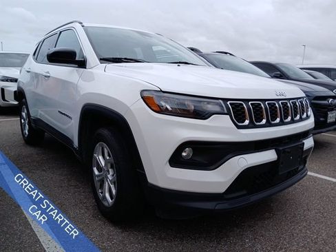 Used 2024 Jeep Compass Latitude AWD/4WD image 2