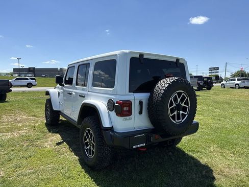 Used 2026 Jeep Wrangler Unlimited Rubicon AWD/4WD image 12