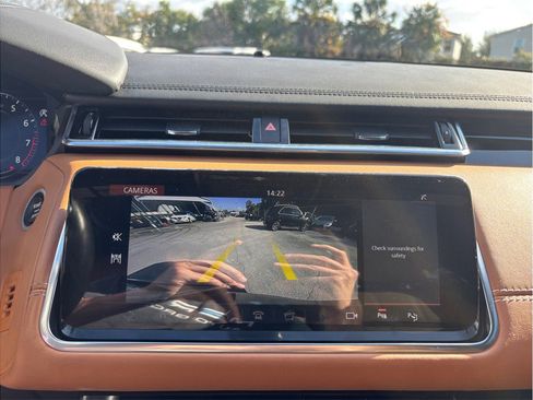 Used 2019 Land Rover Range Rover Velar R-Dynamic SE image 32