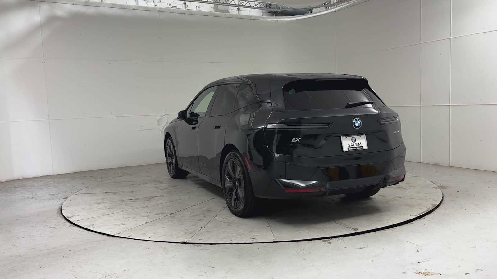 Used 2024 BMW iX xDrive50 w/ Sport Package AWD/4WD image 2