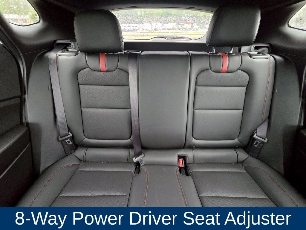 Used 2025 Chevrolet Trax RS w/ Sunroof Package FWD image 11