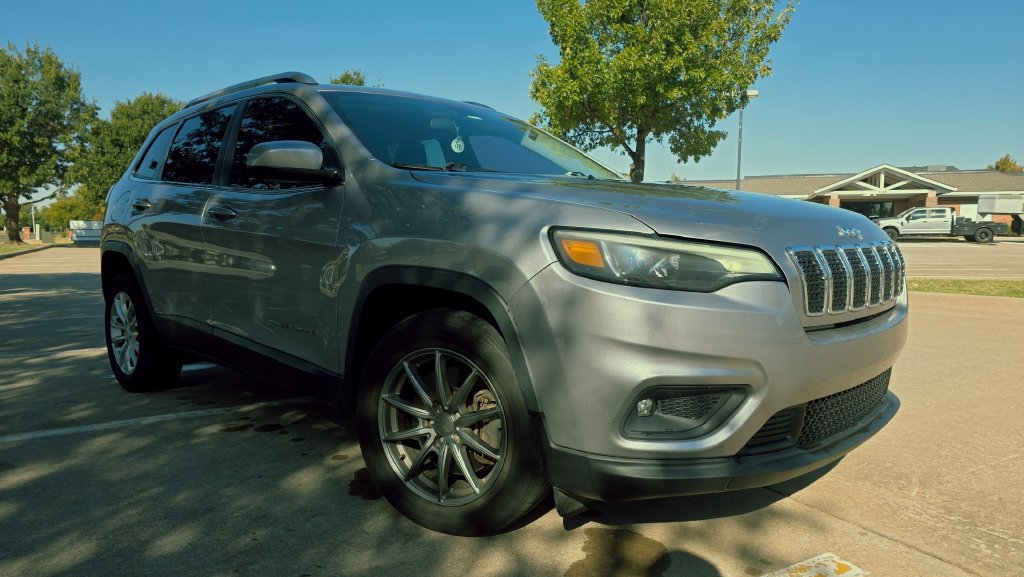 Used 2019 Jeep Cherokee Latitude w/ Popular Appearance Group FWD image 1