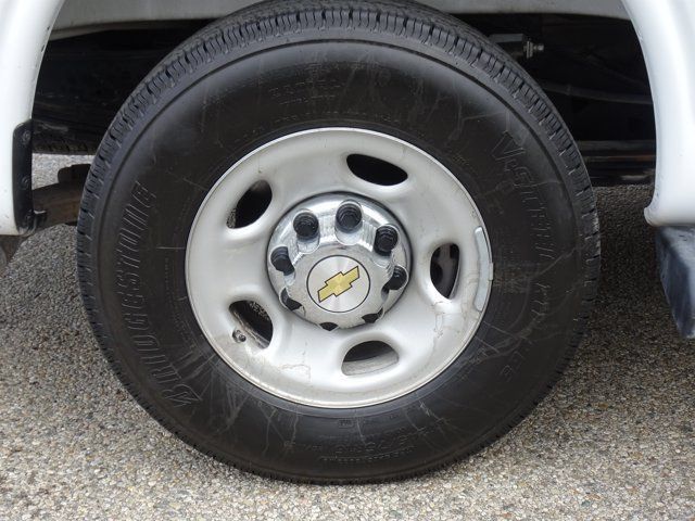 Used 2025 Chevrolet Express 3500 LT w/ LT Preferred Equipment Group RWD image 28