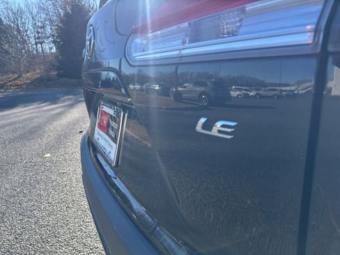 Used 2023 Toyota Corolla Cross LE image 49