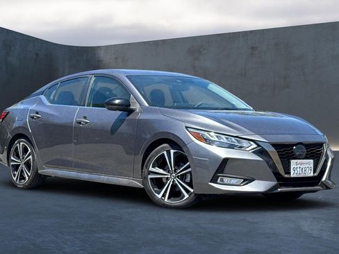 Used 2022 Nissan Sentra SR w/ Trunk Package image 2