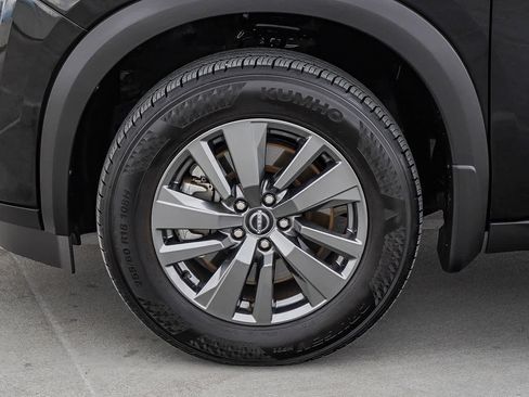 Used 2024 Nissan Pathfinder SV w/ SV Premium Package image 11