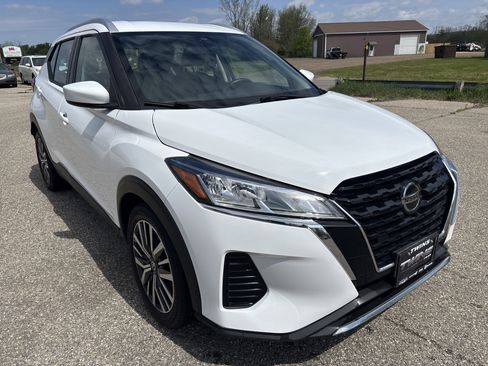 Used 2021 Nissan Kicks SV FWD image 1