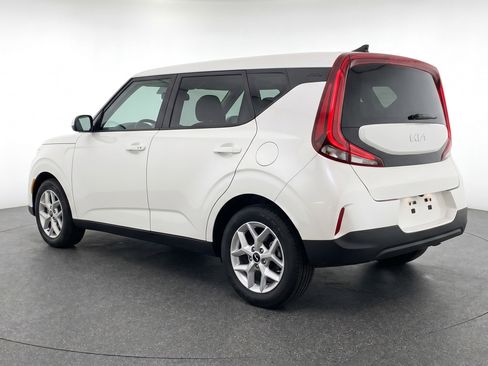 Used 2025 Kia Soul LX w/ LX Technology Package FWD image 6