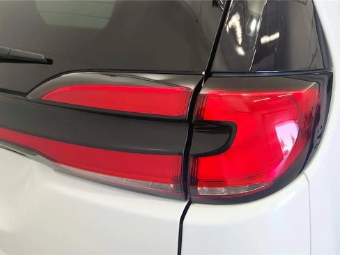Used 2023 Chrysler Pacifica Touring-L FWD image 15
