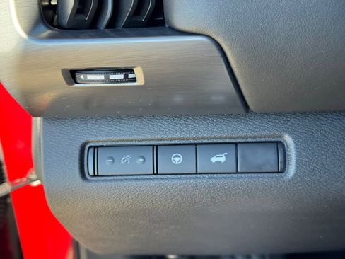 Certified 2025 Nissan Pathfinder SL w/ SL Premium Package image 16