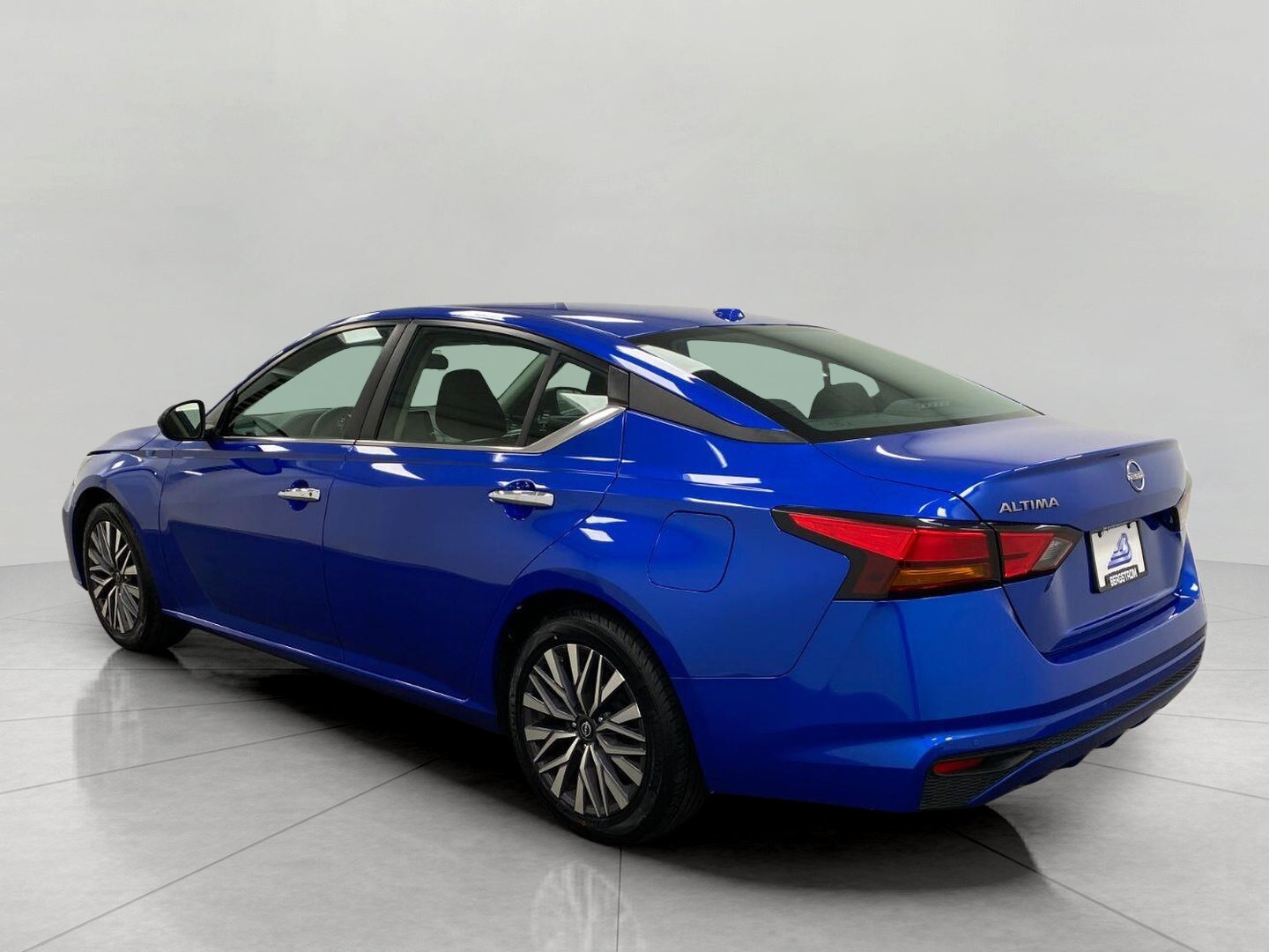 Certified 2025 Nissan Altima 2.5 SV FWD image 6
