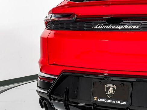 Used 2025 Lamborghini Urus SE AWD/4WD image 57