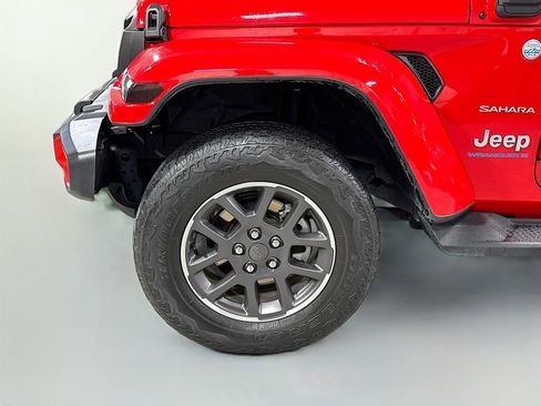 Used 2023 Jeep Wrangler Unlimited Sahara AWD/4WD image 12