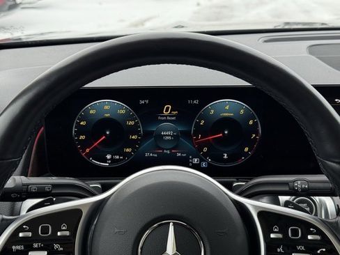 Used 2023 Mercedes-Benz GLB 250 4MATIC image 29