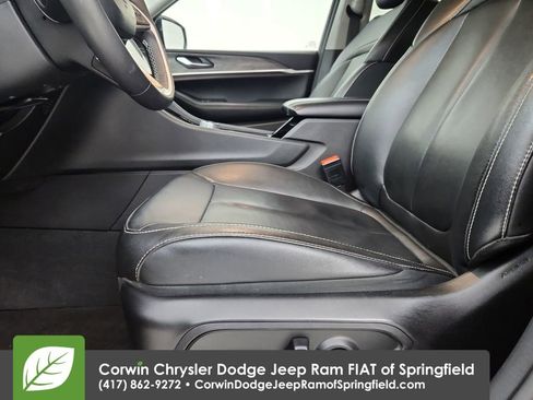 Used 2023 Jeep Grand Cherokee Limited image 20