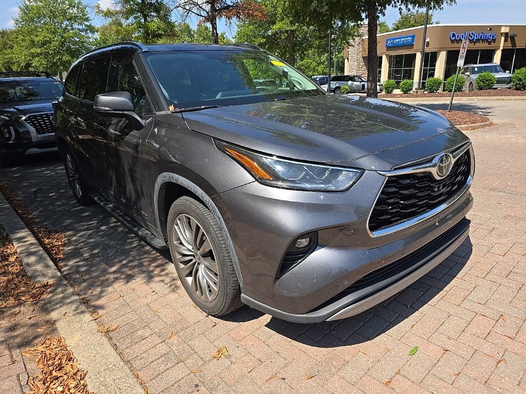 Used 2021 Toyota Highlander Platinum AWD/4WD image 3