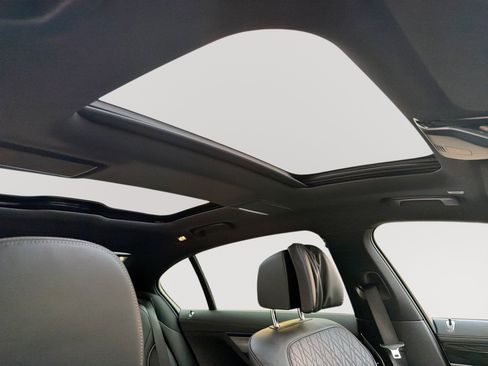 Used 2019 BMW 750i w/ M Sport Package RWD image 16