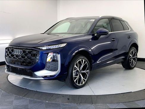 New 2026 Audi Q3 quattro 2.0T AWD/4WD image 1