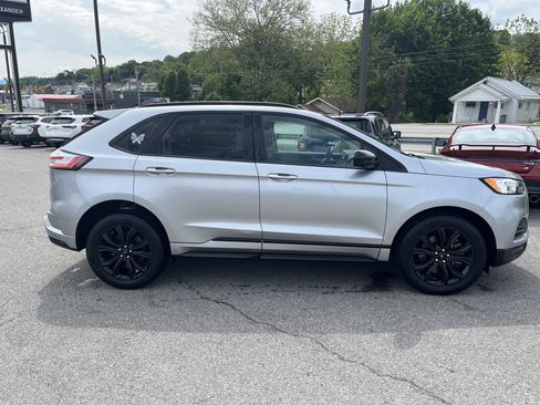 Used 2022 Ford Edge SE w/ Black Appearance Package AWD/4WD image 2