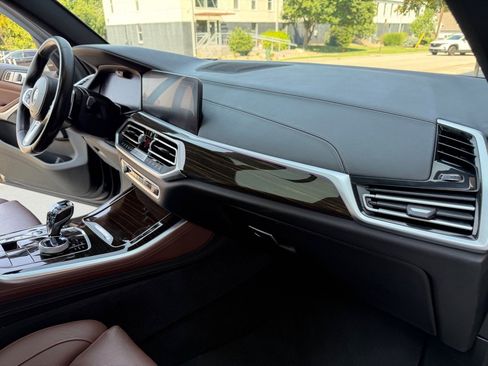 Used 2019 BMW X5 xDrive50i w/ M Sport Package AWD/4WD image 26