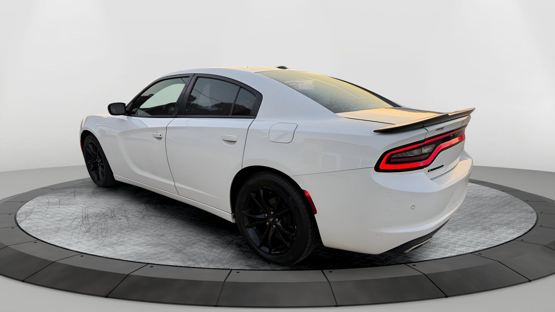 Used 2018 Dodge Charger SXT w/ Blacktop Package RWD image 11