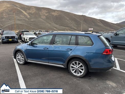 Used 2017 Volkswagen Golf Alltrack image 7