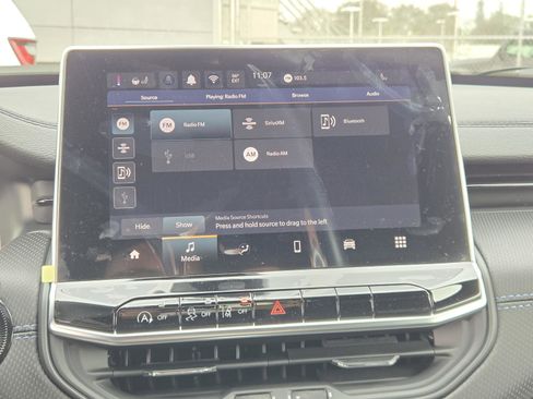 New 2026 Jeep Compass Latitude image 9