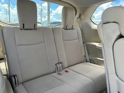 Used 2014 Nissan Pathfinder S FWD image 16