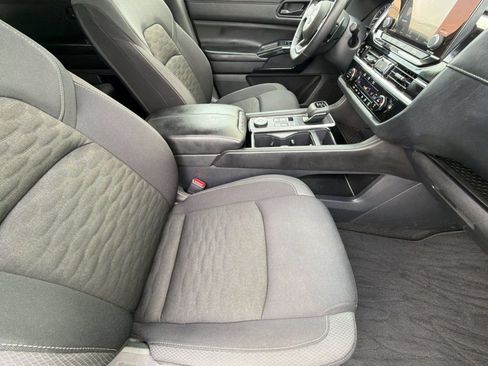 Used 2025 Nissan Pathfinder SV AWD/4WD image 27
