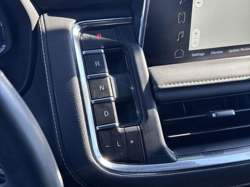 Used 2024 GMC Yukon SLT w/ SLT Premium Package image 26