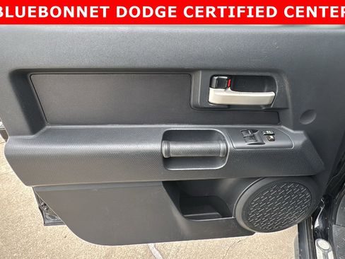 Used 2010 Toyota FJ Cruiser 4WD image 11