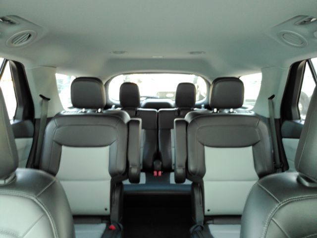 Used 2023 Ford Explorer XLT w/ Equipment Group 202A AWD/4WD image 32