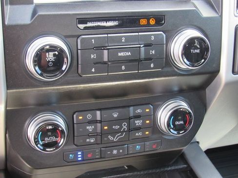 Used 2020 Ford F350 Platinum w/ Tremor Off-Road Package image 23